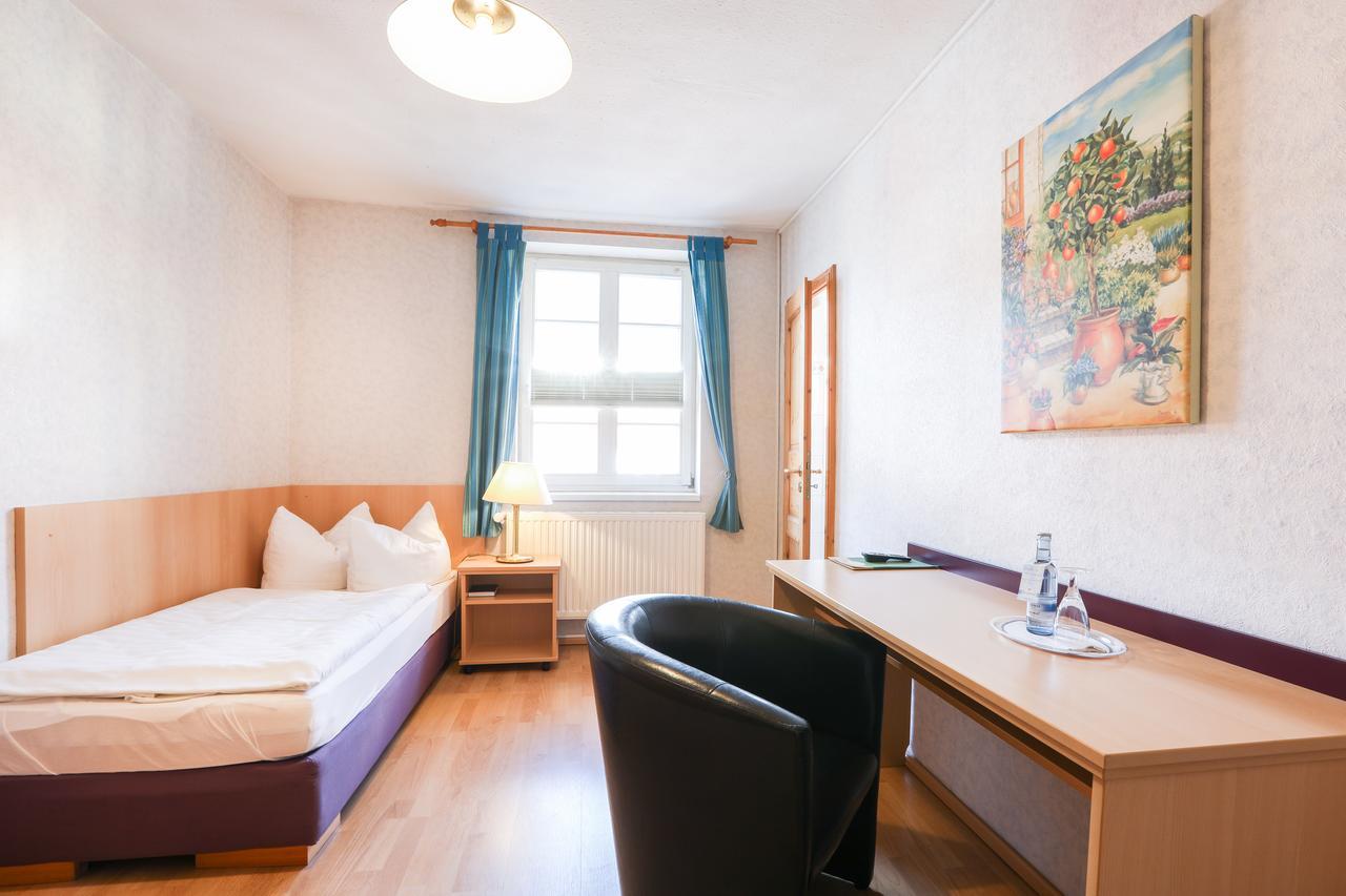 Hotel Buetzower Hof Экстерьер фото