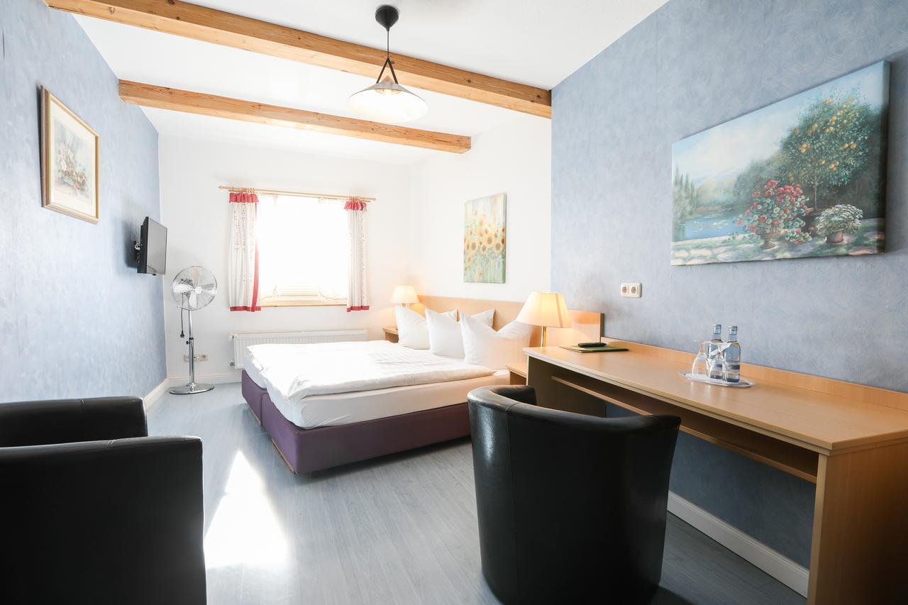 Hotel Buetzower Hof Экстерьер фото