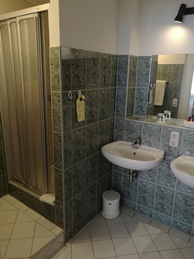 Hotel Buetzower Hof Экстерьер фото