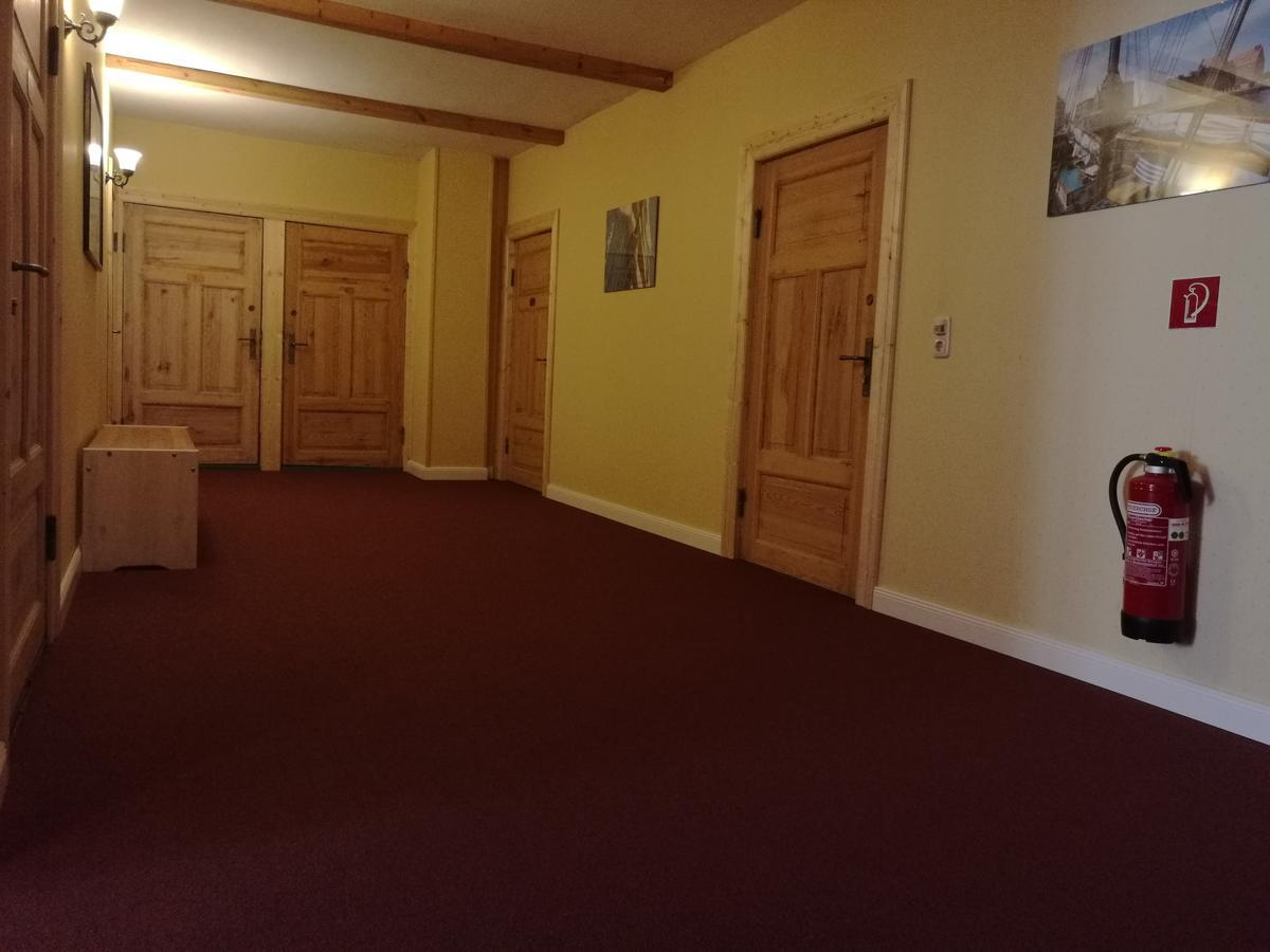 Hotel Buetzower Hof Экстерьер фото